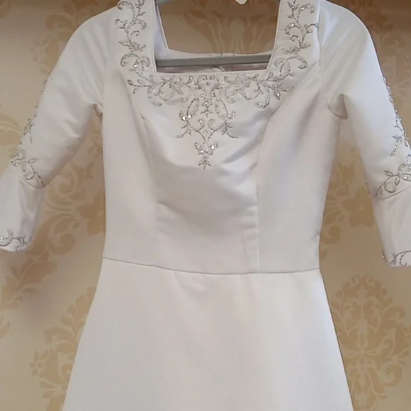 Eternity size 4 modest wedding dress - Picture 2 of 8